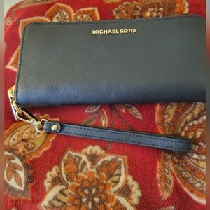 Michael kors Jet Set saffiano wallet.